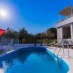 Escape Island Peaceful Oasis With Pool Villa