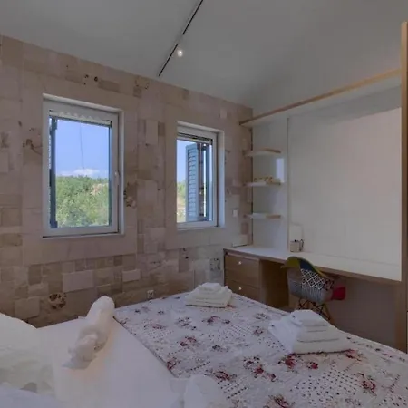 Escape Island Peaceful Oasis With Pool Lovište