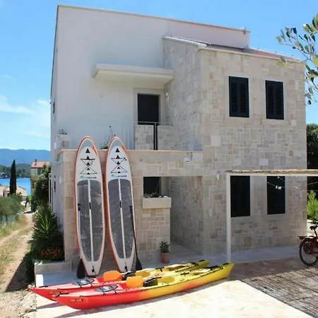 Villa Escape Island Peaceful Oasis With Pool Loviste