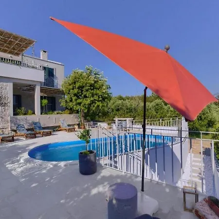 Villa Escape Island Peaceful Oasis With Pool Loviste