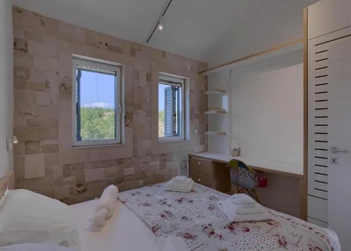 Escape Island Peaceful Oasis With Pool Lovište